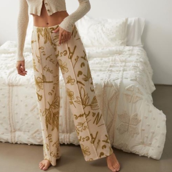 NWT Urban Outfitters Out From Under Edith Floral Fleece Lounge Pants - Picture 2 of 7